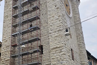 Ponteggi mobili e montacarichi da cantiere