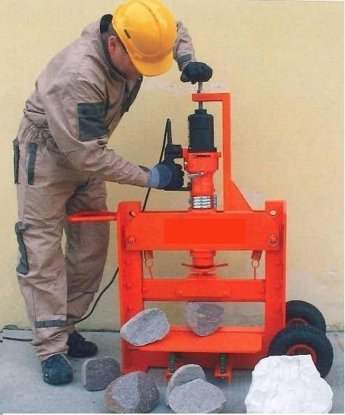 TAGLIA SASSI